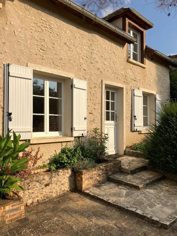 La Petite Maison De La Vallee Bazainville Exterior photo